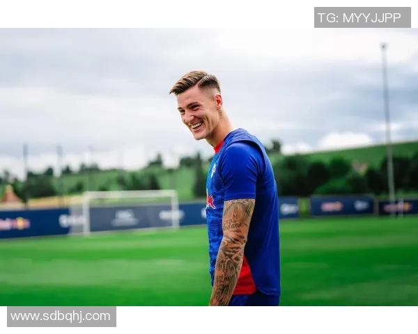 莱比锡今夏1.86亿卖三废柴，坑惨曼联等豪门：足球转会风云再掀波澜